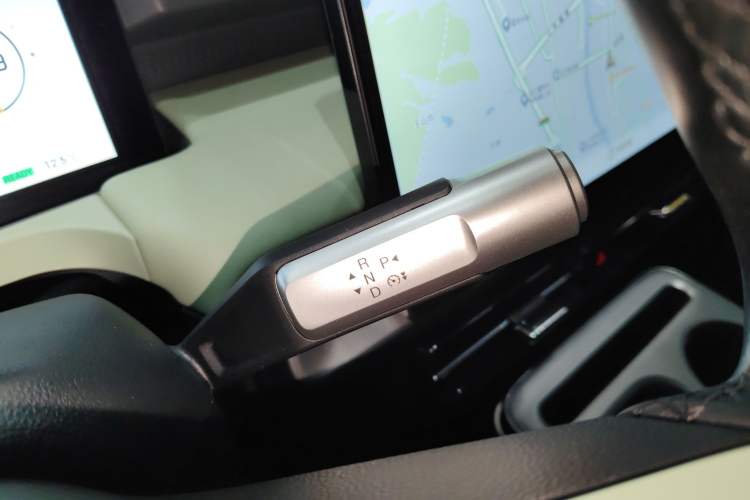 Used AION Y 2022 Plus 70 Enjoy Edition Gear Lever