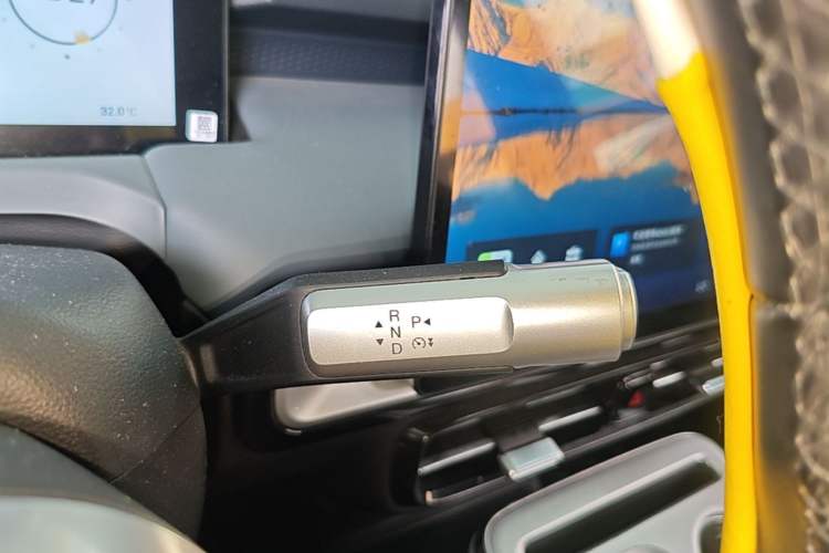 Used AION Y 2022 Plus 70 Smart Edition Gear Lever