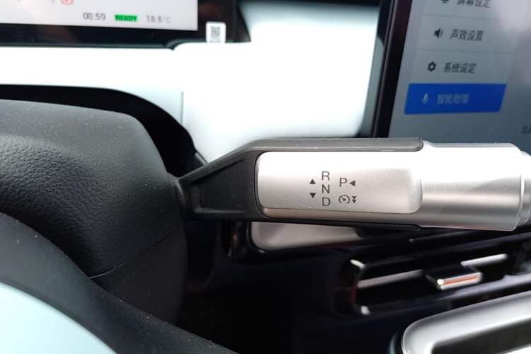 Used AION Y 2022 Plus 70 Tech Edition Gear Lever