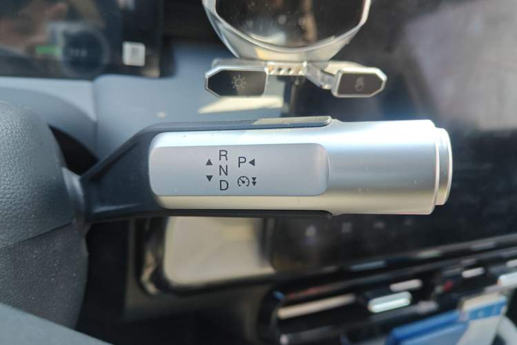 Used AION Y 2022 Plus 80 Smart Edition Gear Lever