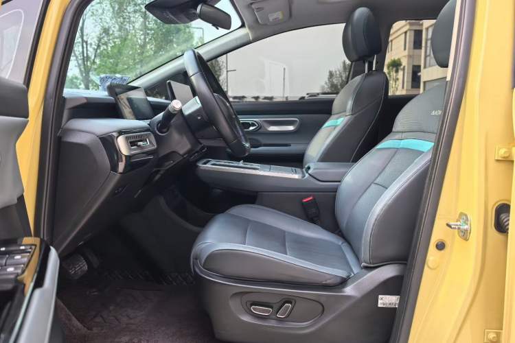 Used AION Y 2022 Plus 70 Smart Edition Interior 2
