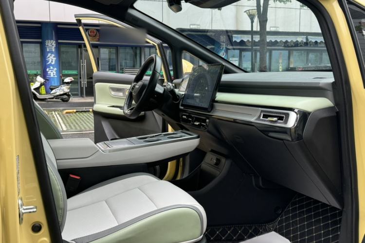 Used AION Y 2022 Plus 70 Tech Edition Interior 5