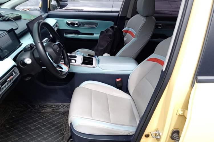 Used AION Y 2022 Plus 70 Tech Edition Left Front Seat