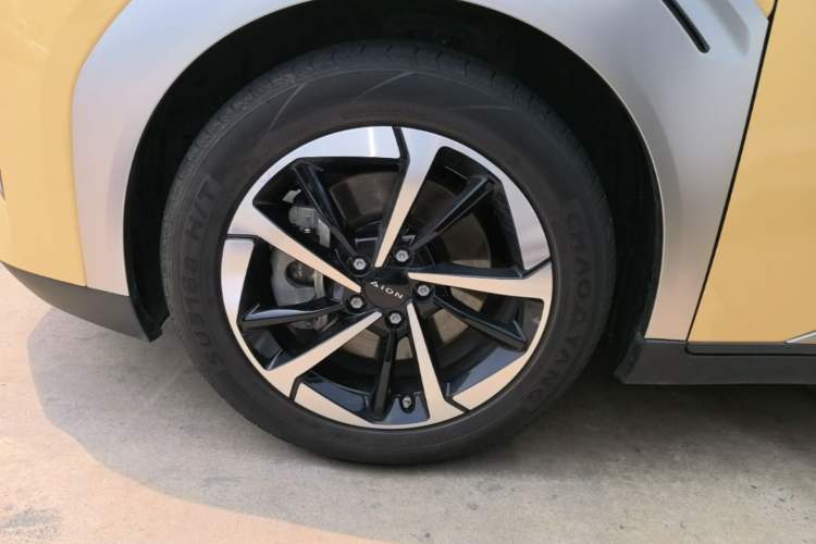 Used AION Y 2022 Plus 70 Smart Edition Left Front Wheel Hub