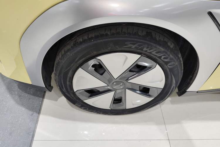 Used AION Y 2022 Plus 70 Enjoy Edition Left Front Wheel Hub