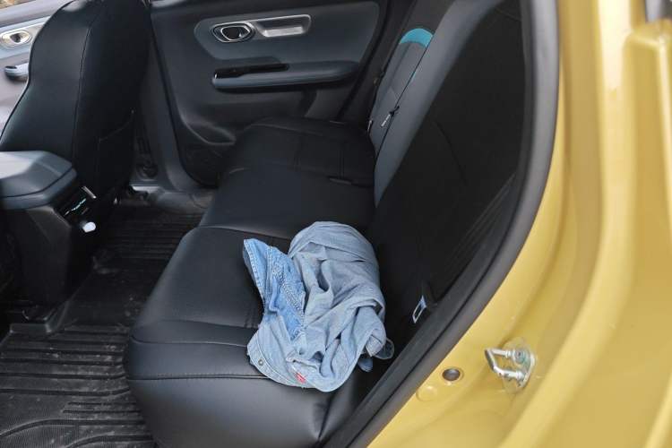 Used AION Y 2022 Plus 70 Enjoy Edition Left Rear Seat