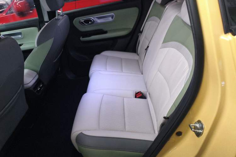 Used AION Y 2022 Plus 70 Smart Edition Left Rear Seat