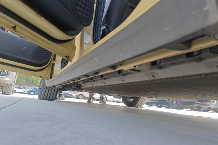 Used AION Y 2022 Plus 80 Smart Edition Left Side Sill