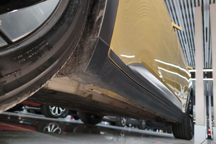 Used AION Y 2022 Plus 70 Smart Edition Left Side Sill