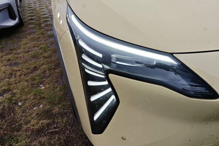 Used AION Y 2022 Plus 80 Intelligent Driving Edition Right Front Headlight