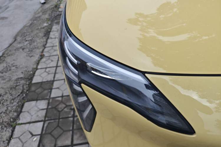 Used AION Y 2022 Plus 70 Enjoy Edition Right Front Headlight