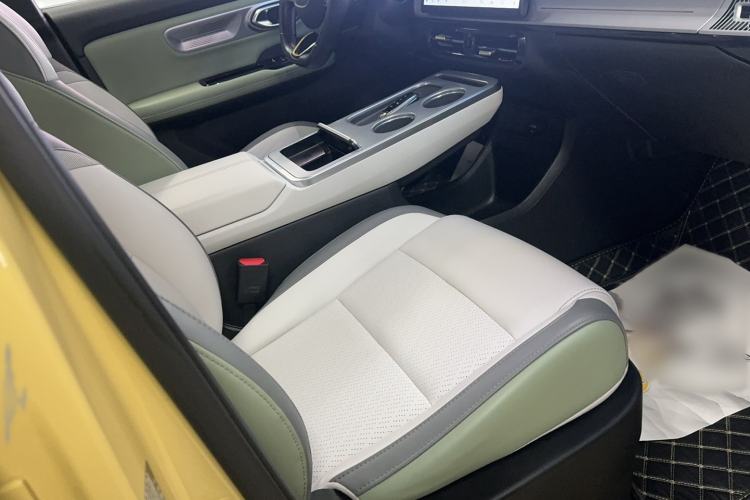 Used AION Y 2022 Plus 70 Tech Edition Right Front Seat
