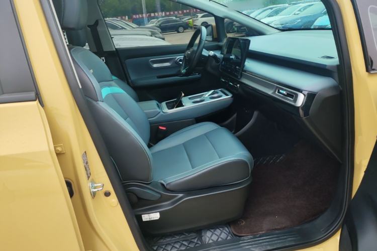 Used AION Y 2022 Plus 70 Smart Edition Right Front Seat
