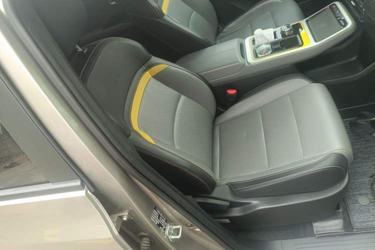 Used AION Y 2022 80 Ultra-Long Range Edition Right Front Seat