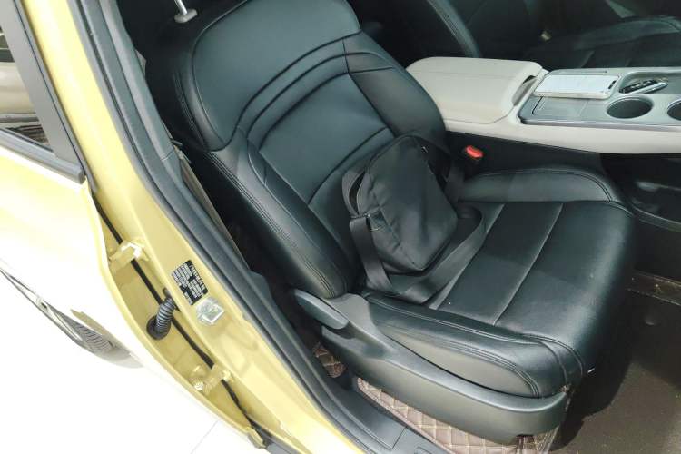 Used AION Y 2022 Plus 70 Enjoy Edition Right Front Seat