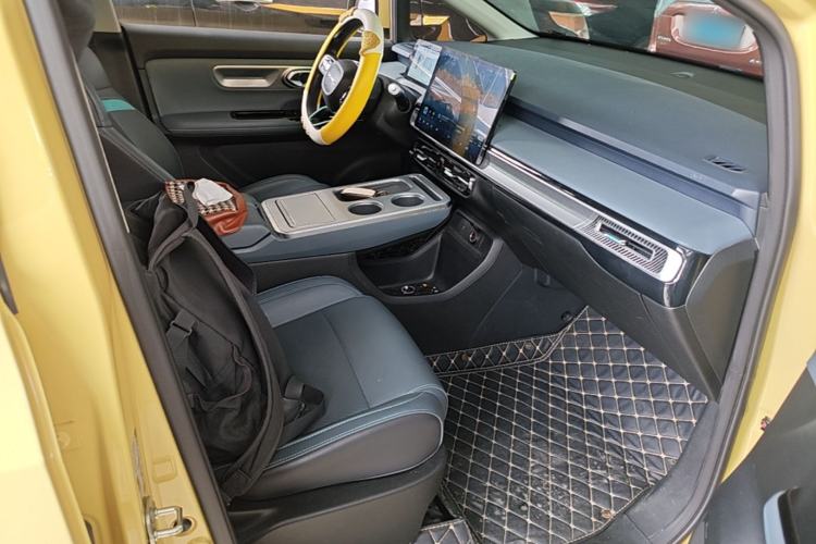 Used AION Y 2022 Plus 70 Smart Edition Right Front Seat