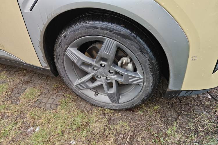 Used AION Y 2022 Plus 80 Intelligent Driving Edition Right Front Wheel Hub