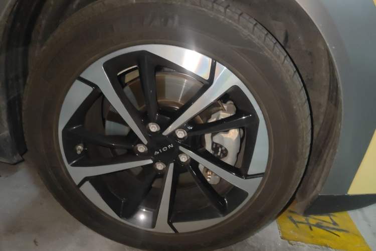 Used AION Y 2022 Plus 70 Smart Edition Right Front Wheel Hub