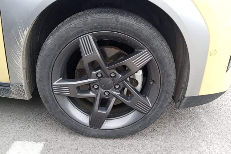 Used AION Y 2022 Plus 70 Tech Edition Right Front Wheel Hub