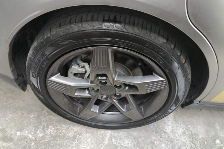 Used AION Y 2022 70 Tech Edition Lithium Iron Phosphate Right Rear Wheel Hub