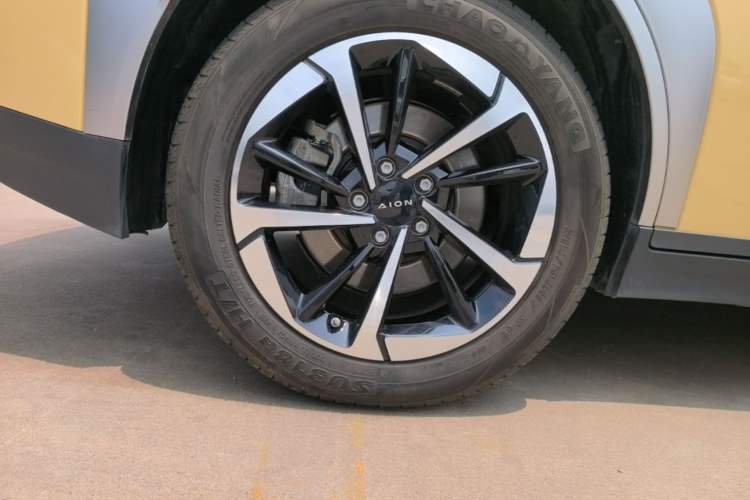 Used AION Y 2022 Plus 70 Smart Edition Right Rear Wheel Hub