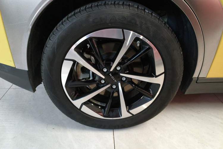 Used AION Y 2022 Plus 70 Smart Edition Right Rear Wheel Hub