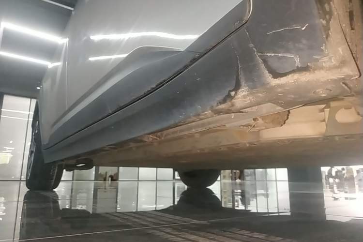 Used AION Y 2022 70 Enjoyment Edition Lithium Iron Phosphate Right Side Sill