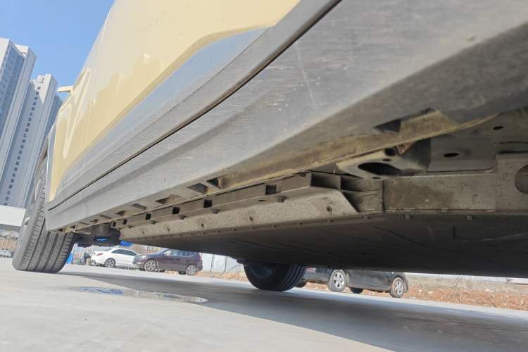 Used AION Y 2022 Plus 80 Smart Edition Right Side Sill