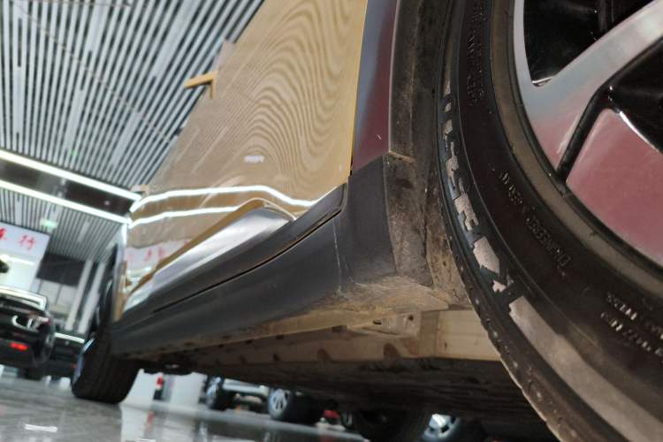 Used AION Y 2022 Plus 70 Smart Edition Right Side Sill