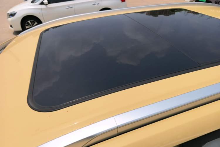 Used AION Y 2022 Plus 70 Smart Edition Roof