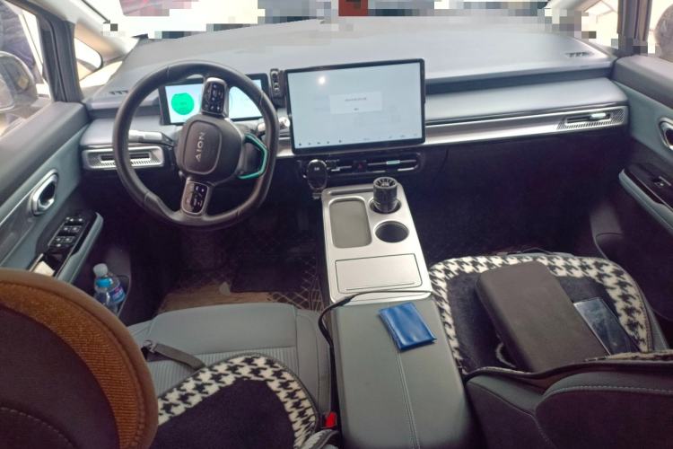 Used AION Y 2023 Plus 510 Enjoy Edition Center Console