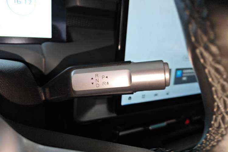 Used AION Y 2023 Plus 510 Smart Edition Gear Lever