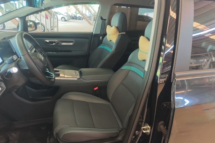 Used AION Y 2023 Plus 510 Tech Edition Left Front Seat