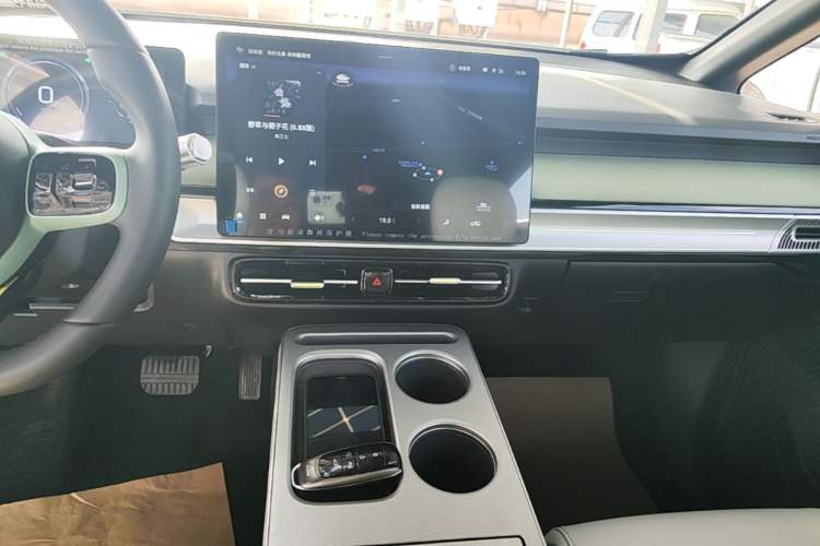 Used AION Y 2023 Plus 510 Smart Edition Audio And AC Panel