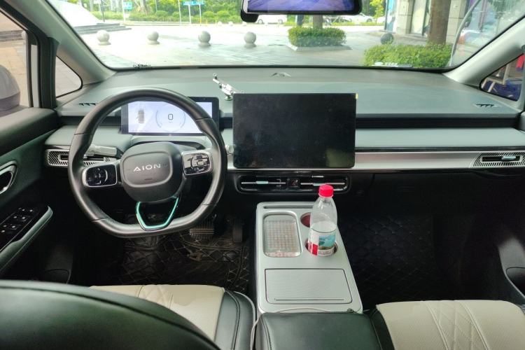 Used AION Y 2023 Younger Center Console