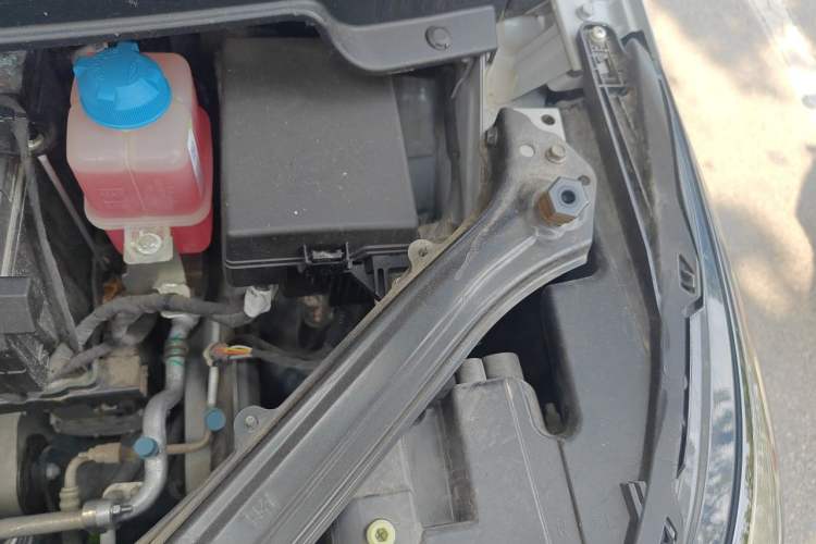 Used AION Y 2023 Plus 510 Smart Edition Engine Bay Left