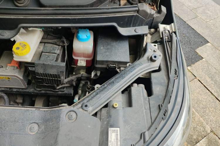 Used AION Y 2023 Younger Engine Bay Left