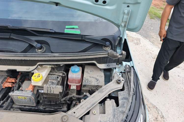 Used AION Y 2023 Plus 510 Tech Edition Engine Bay Left