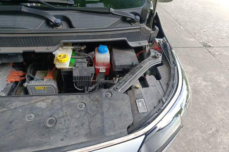 Used AION Y 2023 Younger Engine Bay Left