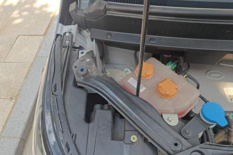 Used AION Y 2023 Plus 510 Smart Edition Engine Bay Right