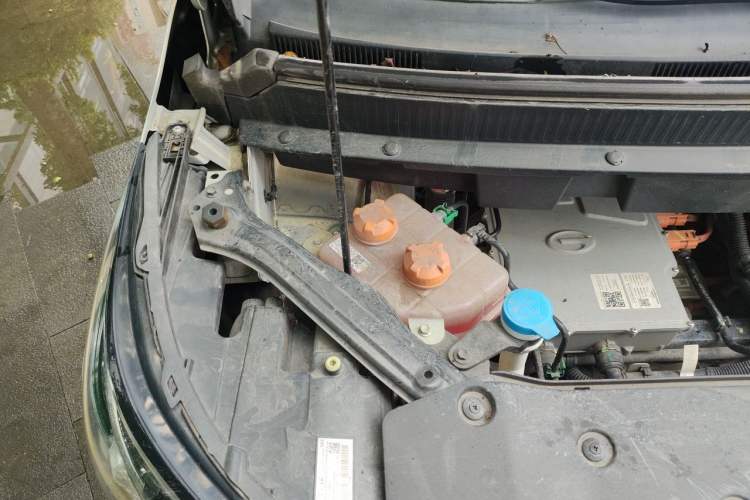 Used AION Y 2023 Younger Engine Bay Right