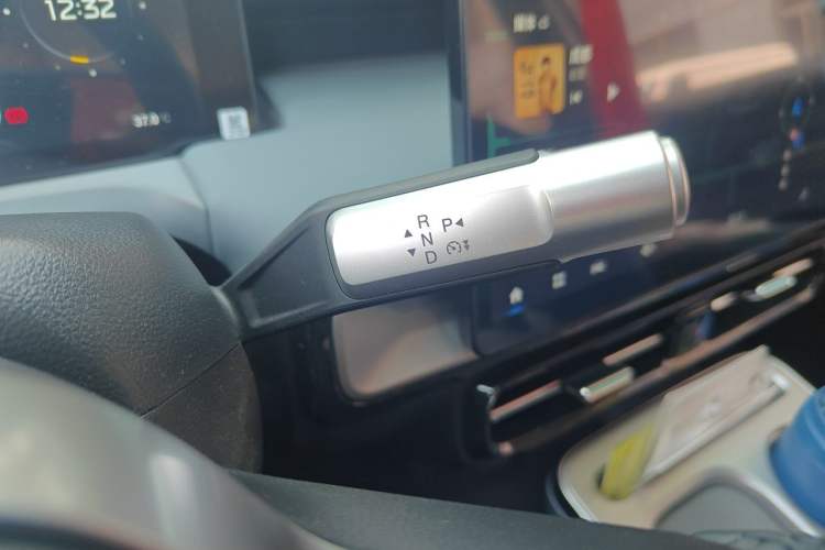 Used AION Y 2023 Plus 510 Smart Edition Gear Lever