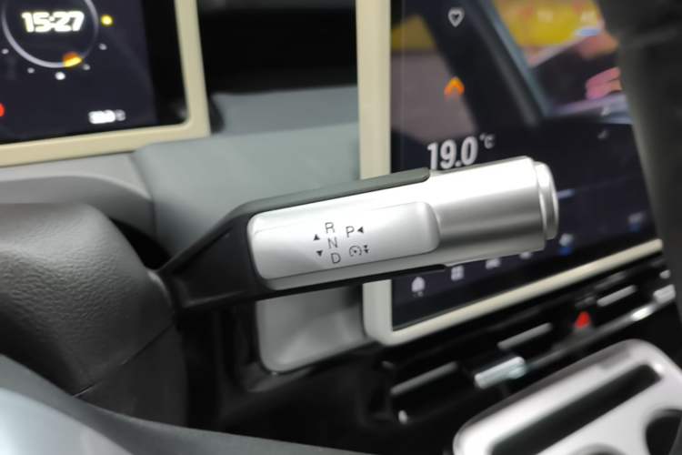 Used AION Y 2023 Plus 510 Enjoy Edition Gear Lever