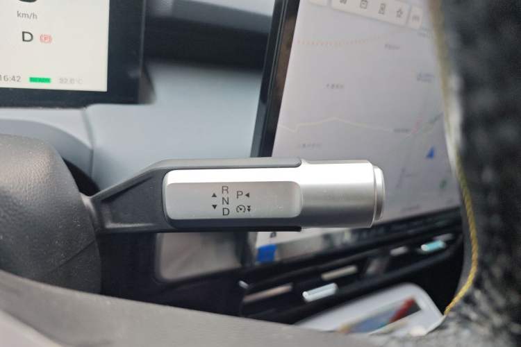 Used AION Y 2023 Plus 510 Tech Edition Gear Lever