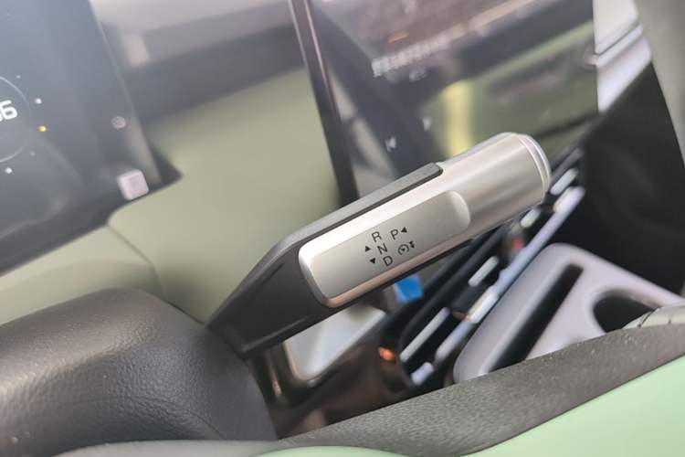 Used AION Y 2023 Plus 510 Smart Edition Gear Lever