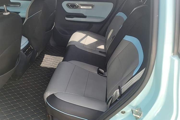 Used AION Y 2023 Younger Left Rear Seat