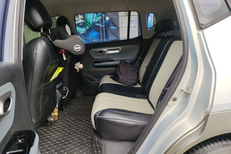 Used AION Y 2023 Younger Left Rear Seat