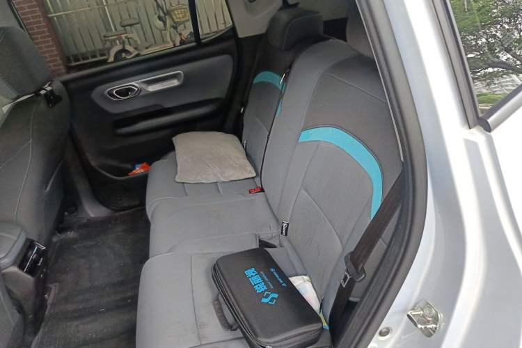 Used AION Y 2023 Younger Left Rear Seat