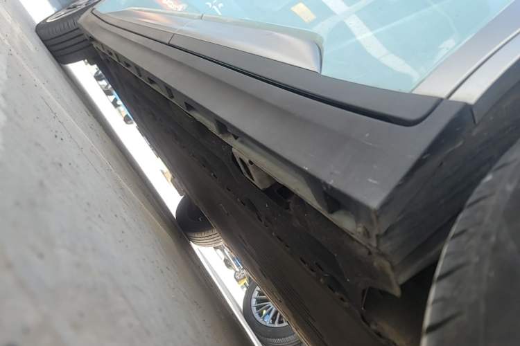 Used AION Y 2023 Younger Left Side Sill