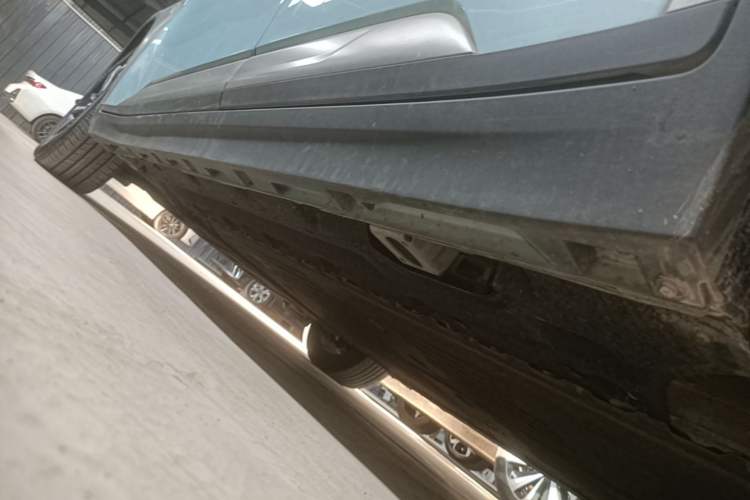 Used AION Y 2023 Younger Star Edition Left Side Sill